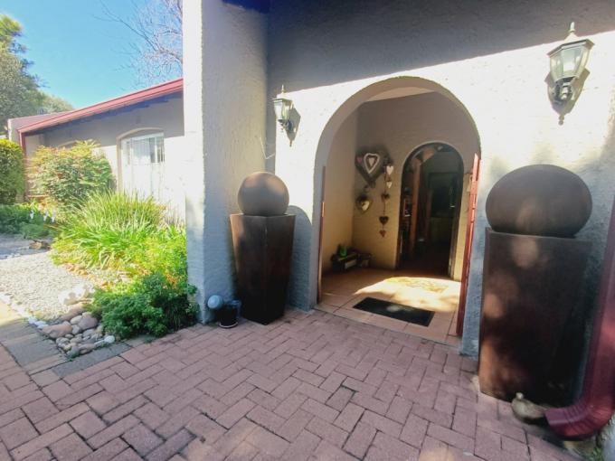 4 Bedroom House for Sale For Sale in Brackendowns - MR680653