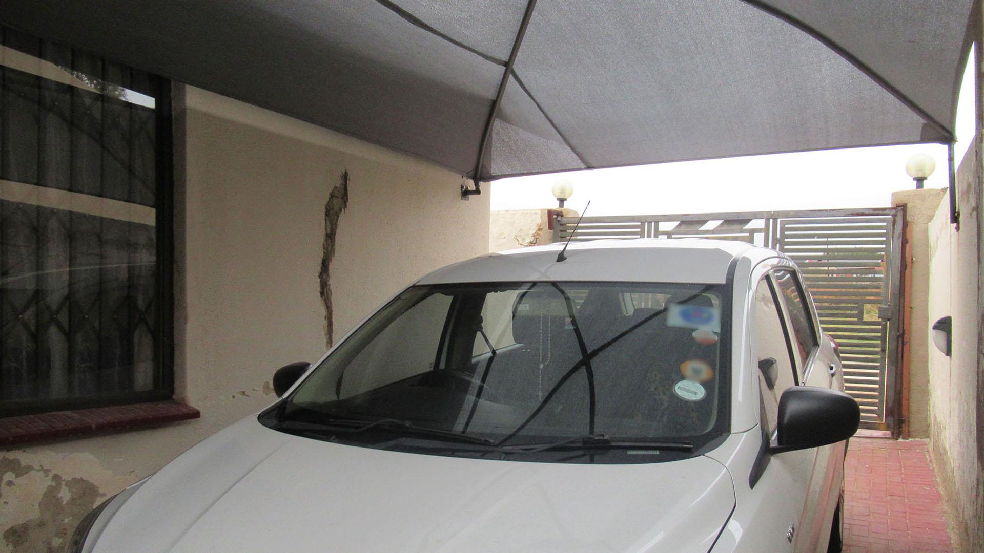 Spaces - 4 square meters of property in Naturena