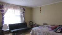 Bed Room 1 - 17 square meters of property in Naturena