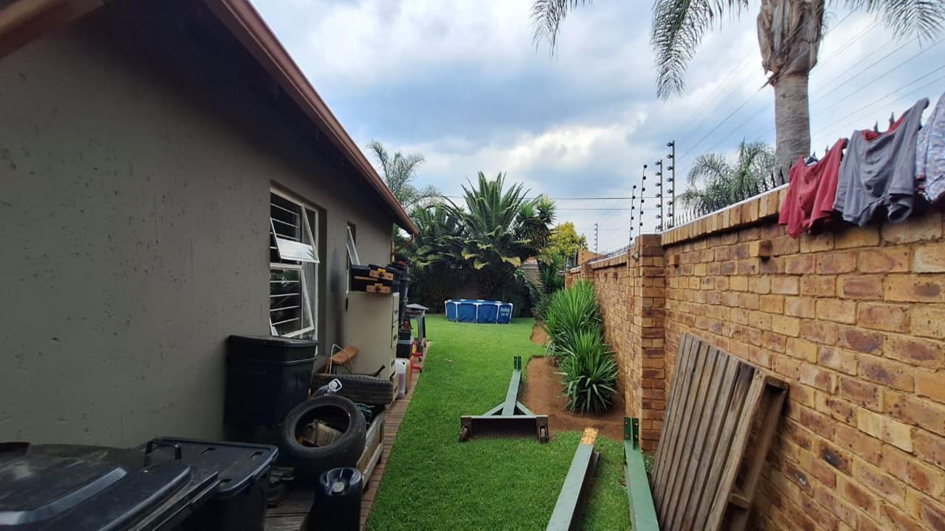 Backyard of property in Ravenswood