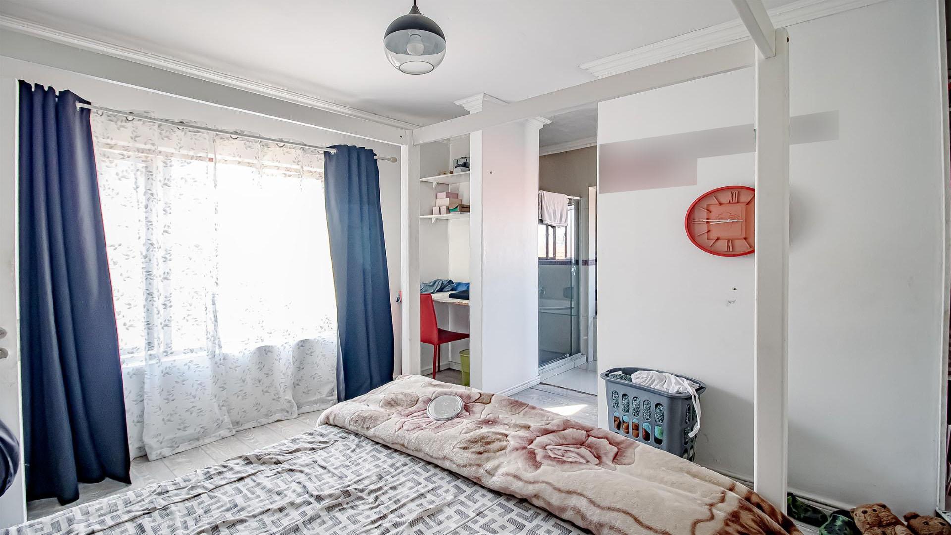 Bed Room 1 of property in Amberfield