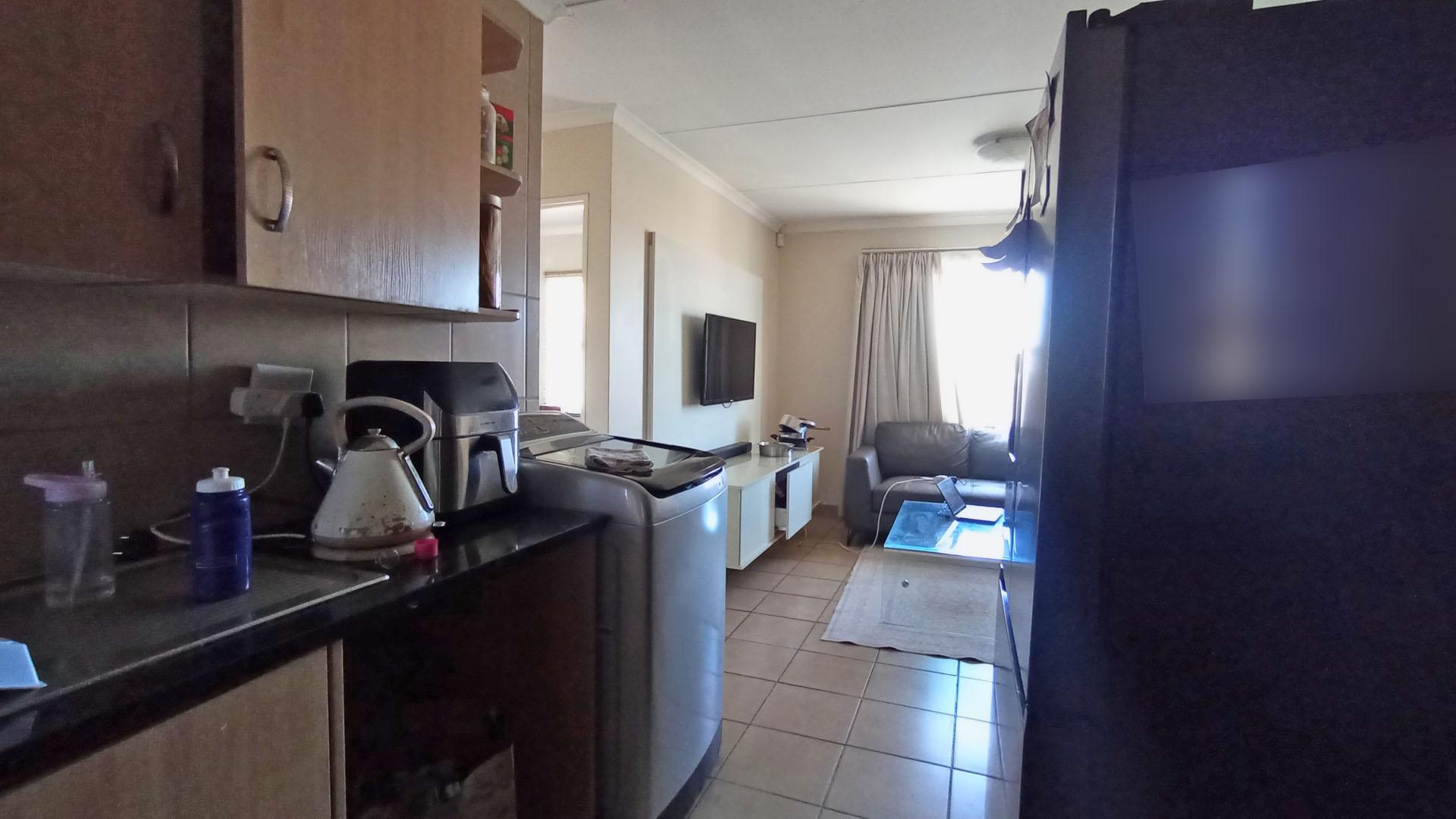 Kitchen - 6 square meters of property in Olievenhoutbos