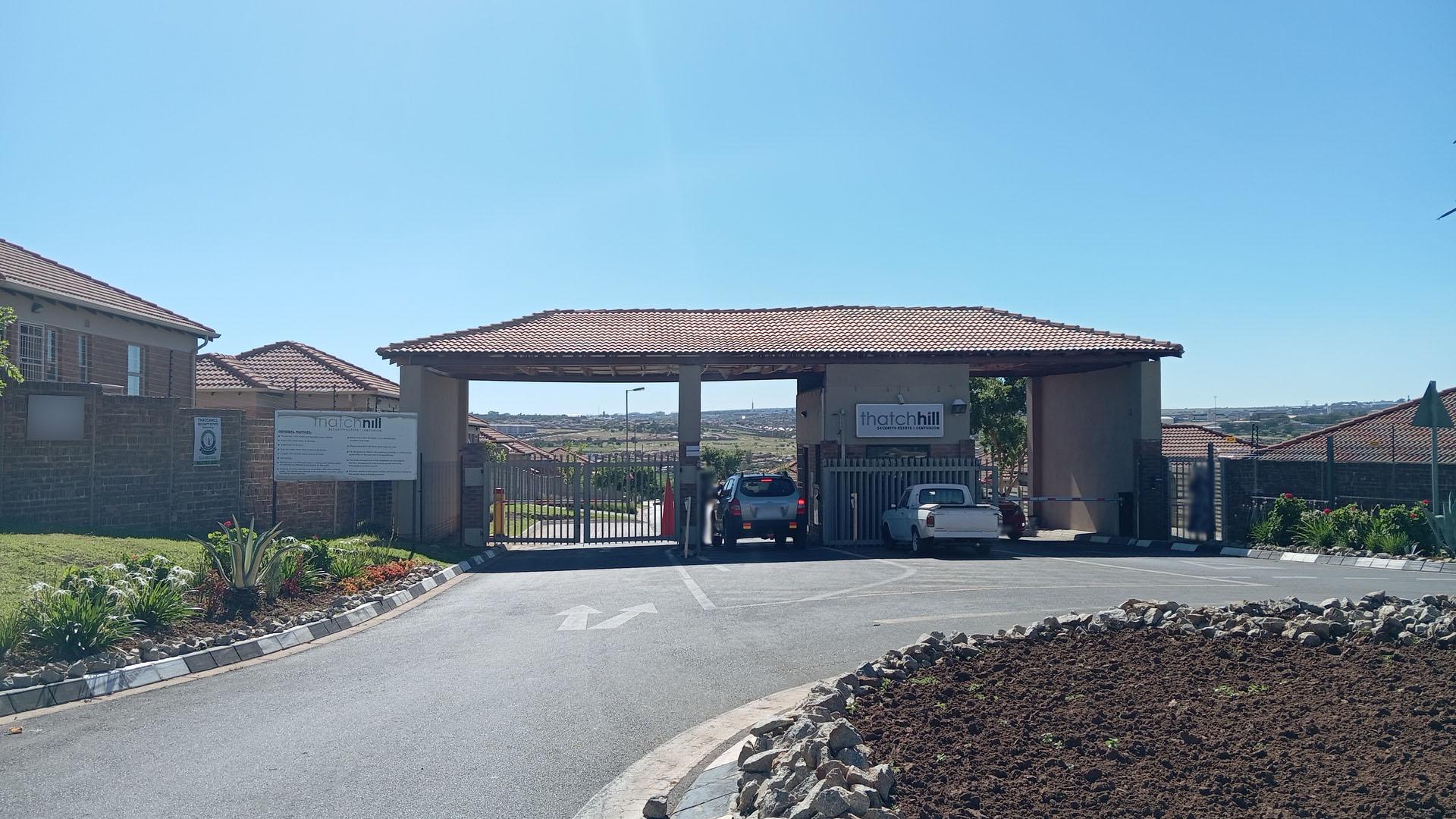 Front View of property in Olievenhoutbos