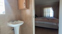Main Bathroom - 4 square meters of property in Olievenhoutbos