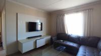 Lounges - 13 square meters of property in Olievenhoutbos
