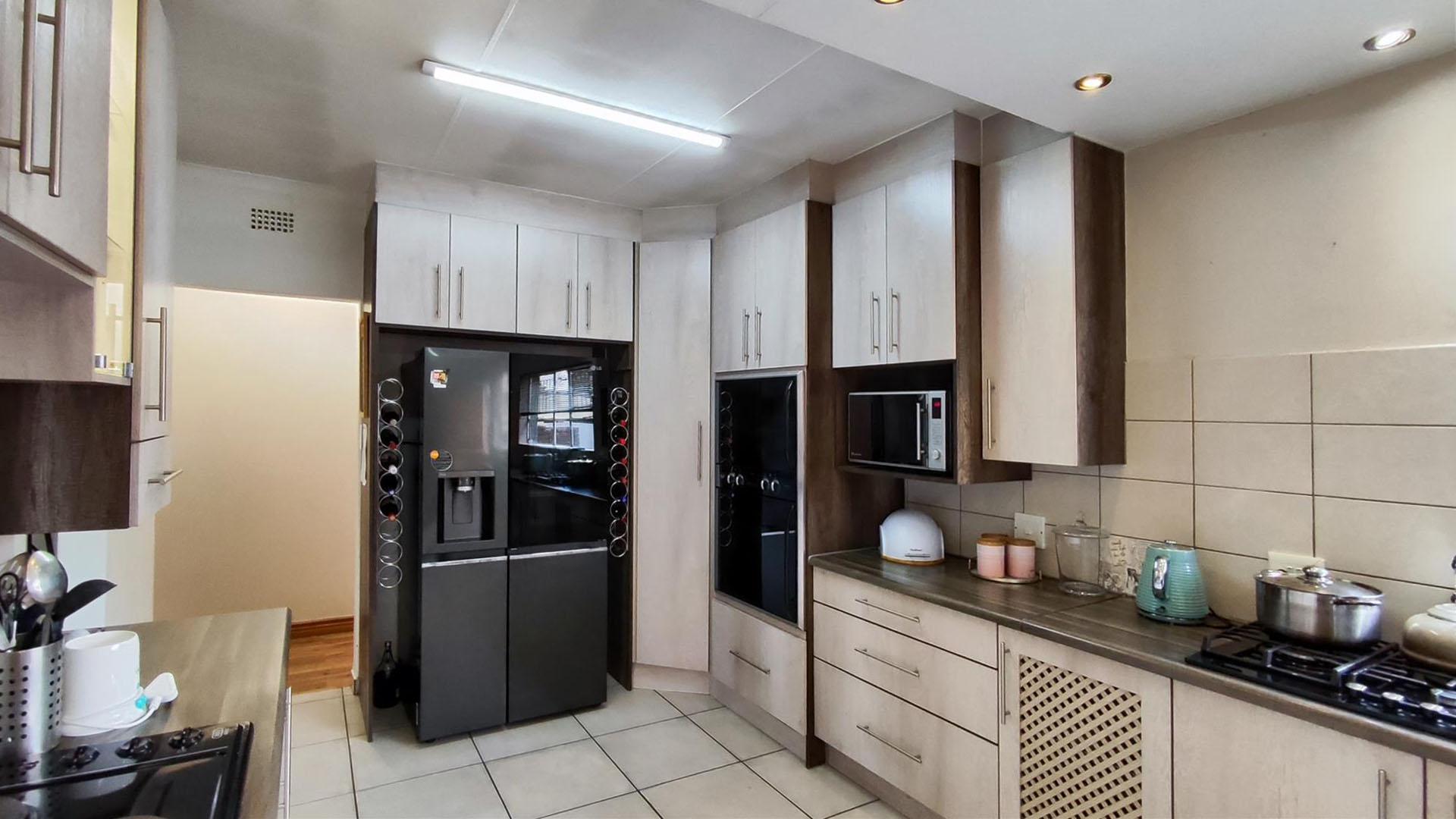 Kitchen - 25 square meters of property in Vanderbijlpark