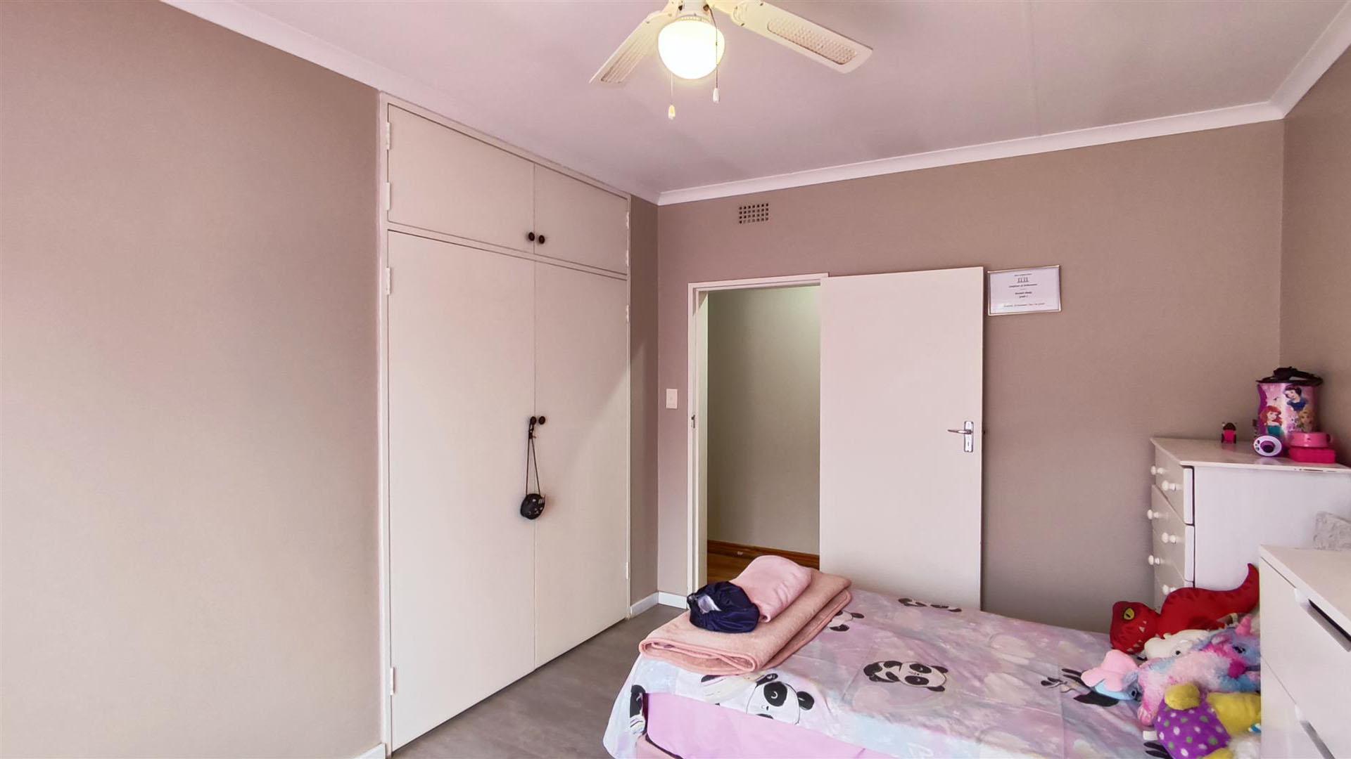Bed Room 2 - 15 square meters of property in Vanderbijlpark