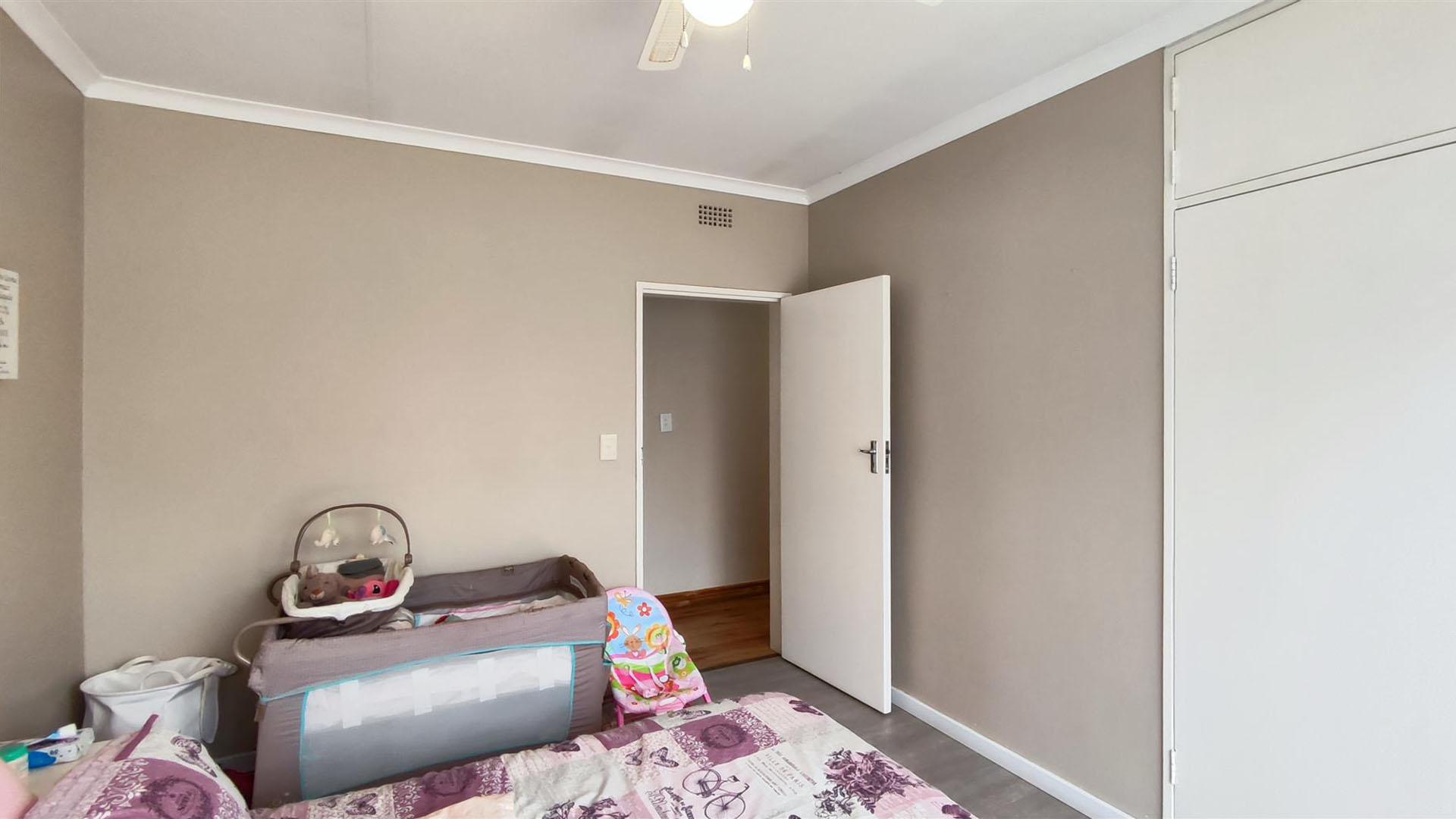 Bed Room 3 - 14 square meters of property in Vanderbijlpark