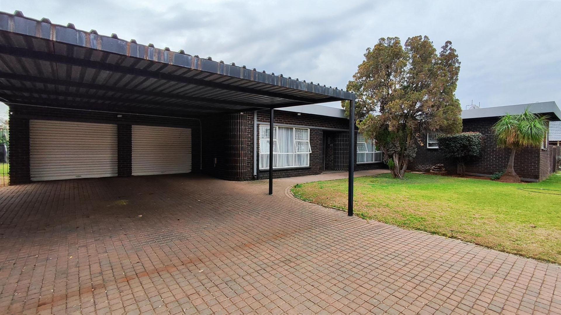Front View of property in Vanderbijlpark