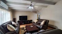 Lounges - 37 square meters of property in Vanderbijlpark