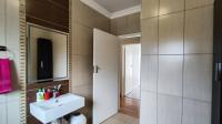 Bathroom 1 - 11 square meters of property in Vanderbijlpark