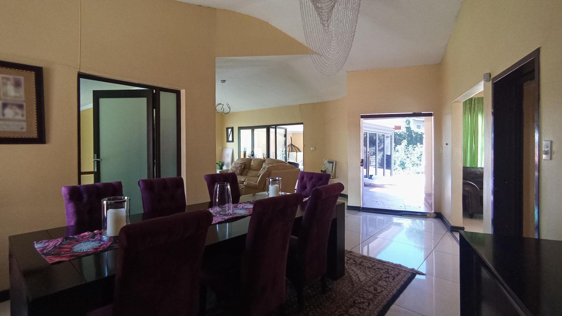 Dining Room - 22 square meters of property in Waterkloof