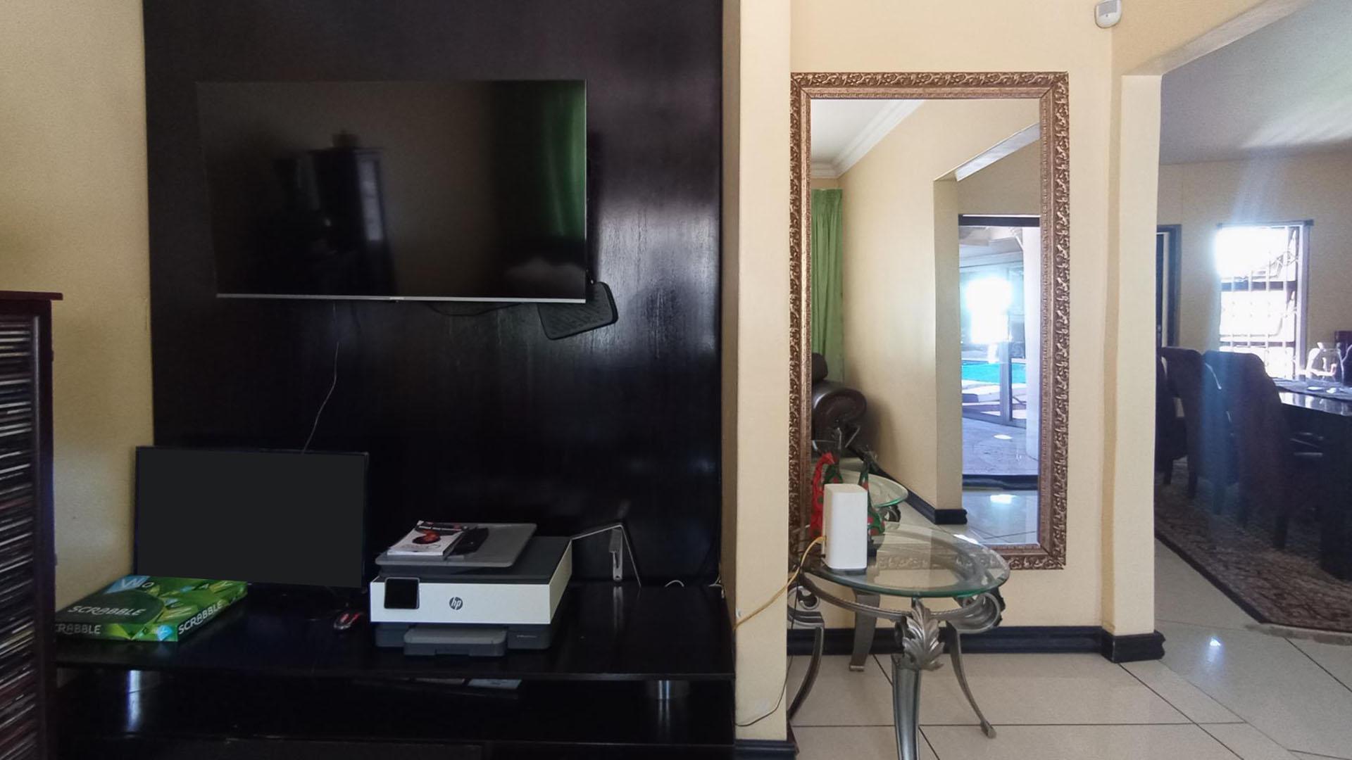 Spaces - 51 square meters of property in Waterkloof