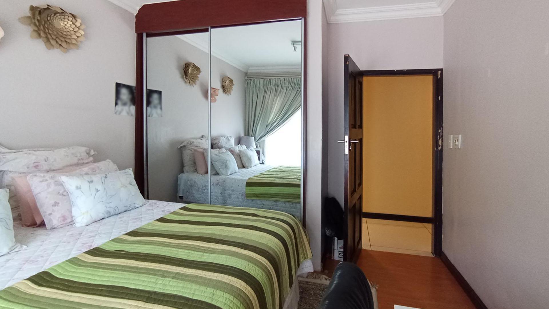 Bed Room 2 - 15 square meters of property in Waterkloof