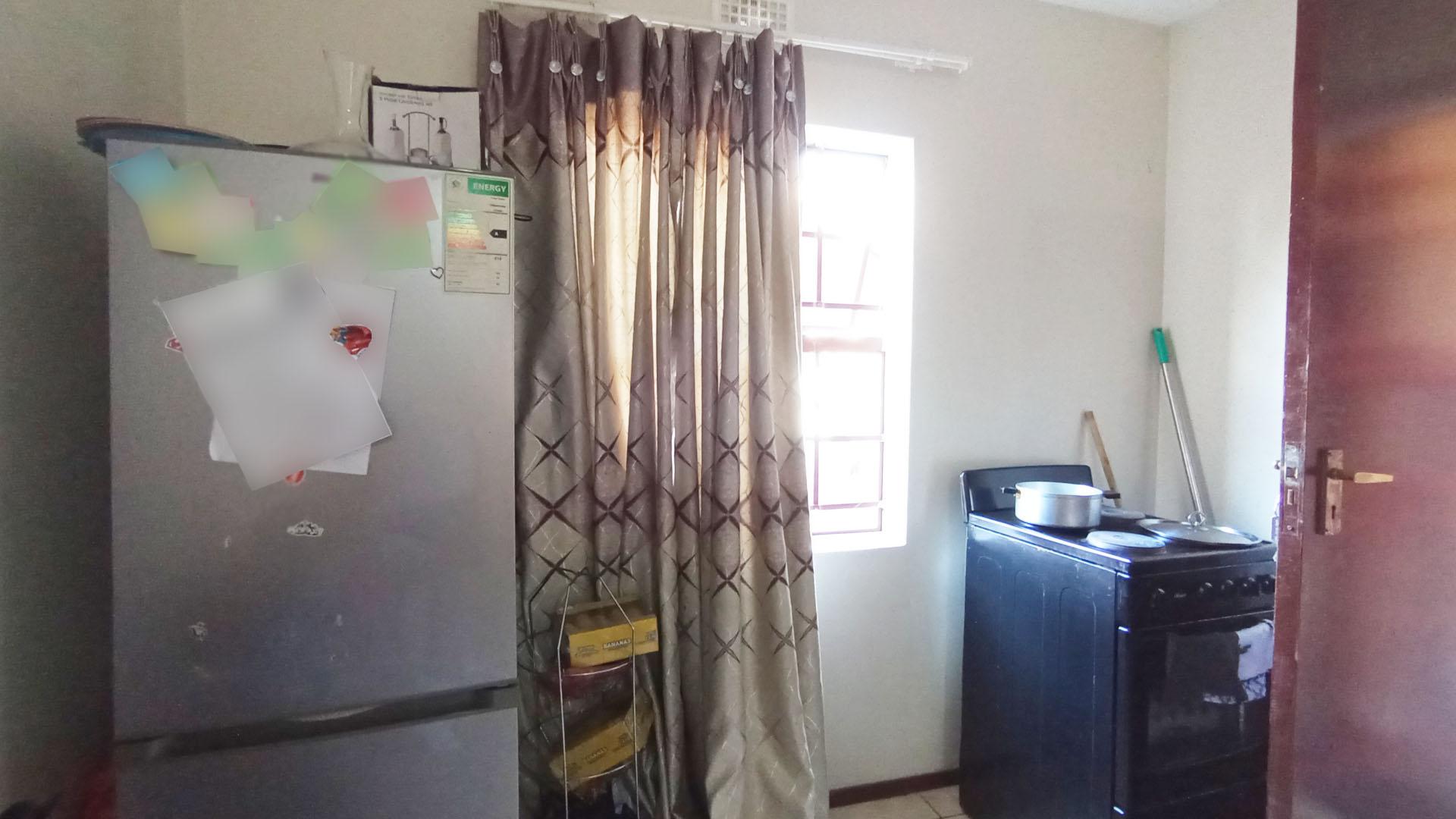 Kitchen - 5 square meters of property in Erand Gardens