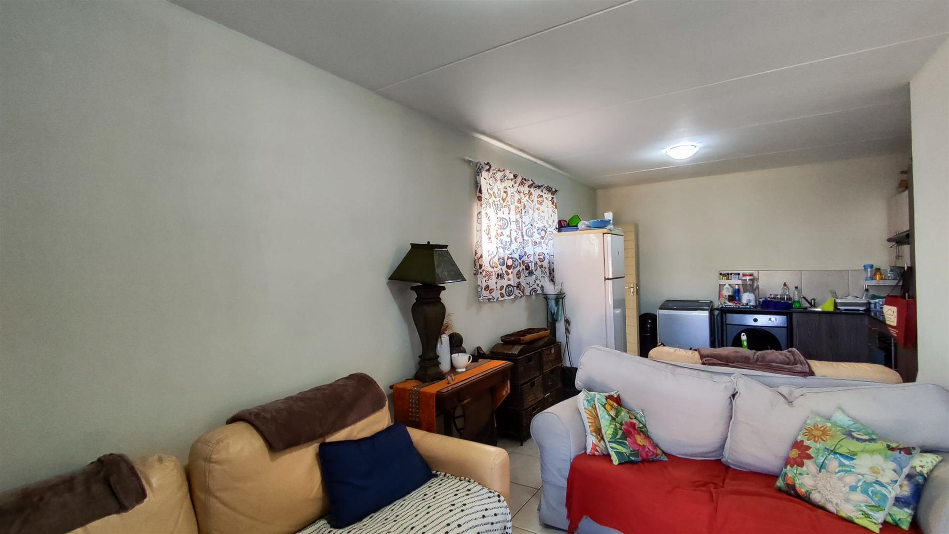 Lounges - 14 square meters of property in Benoni