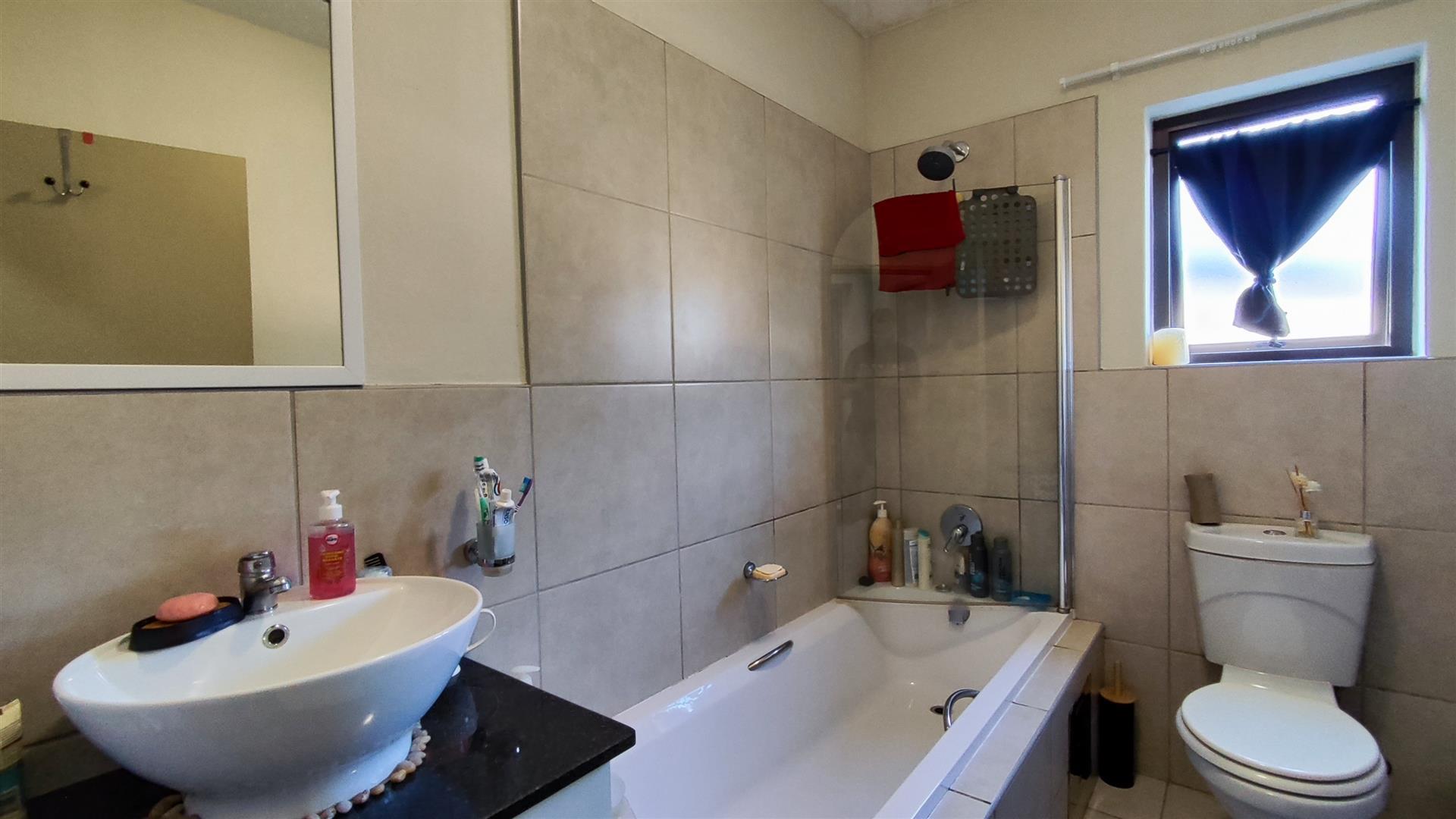 Bathroom 1 - 5 square meters of property in Benoni