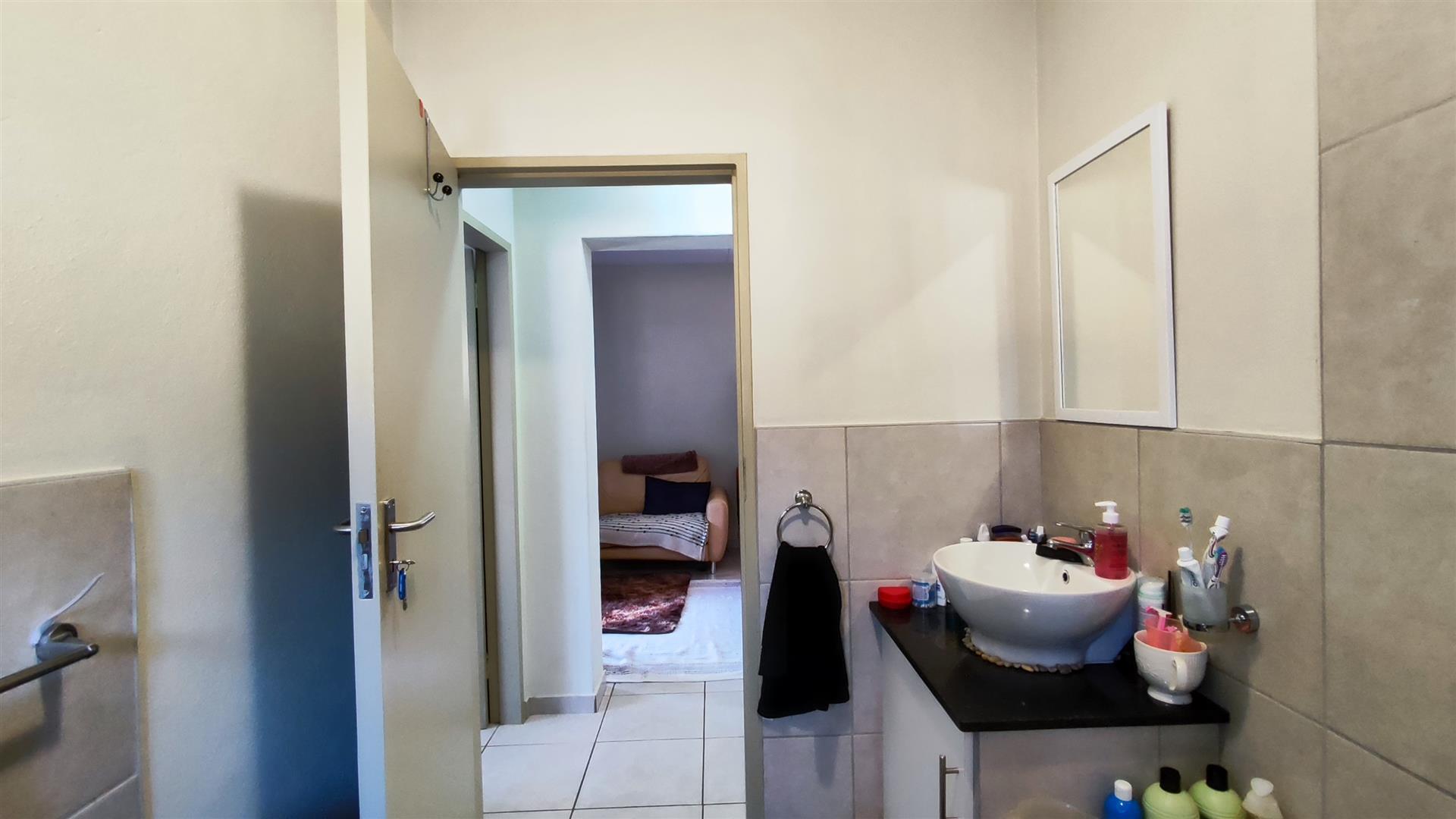 Bathroom 1 - 5 square meters of property in Benoni