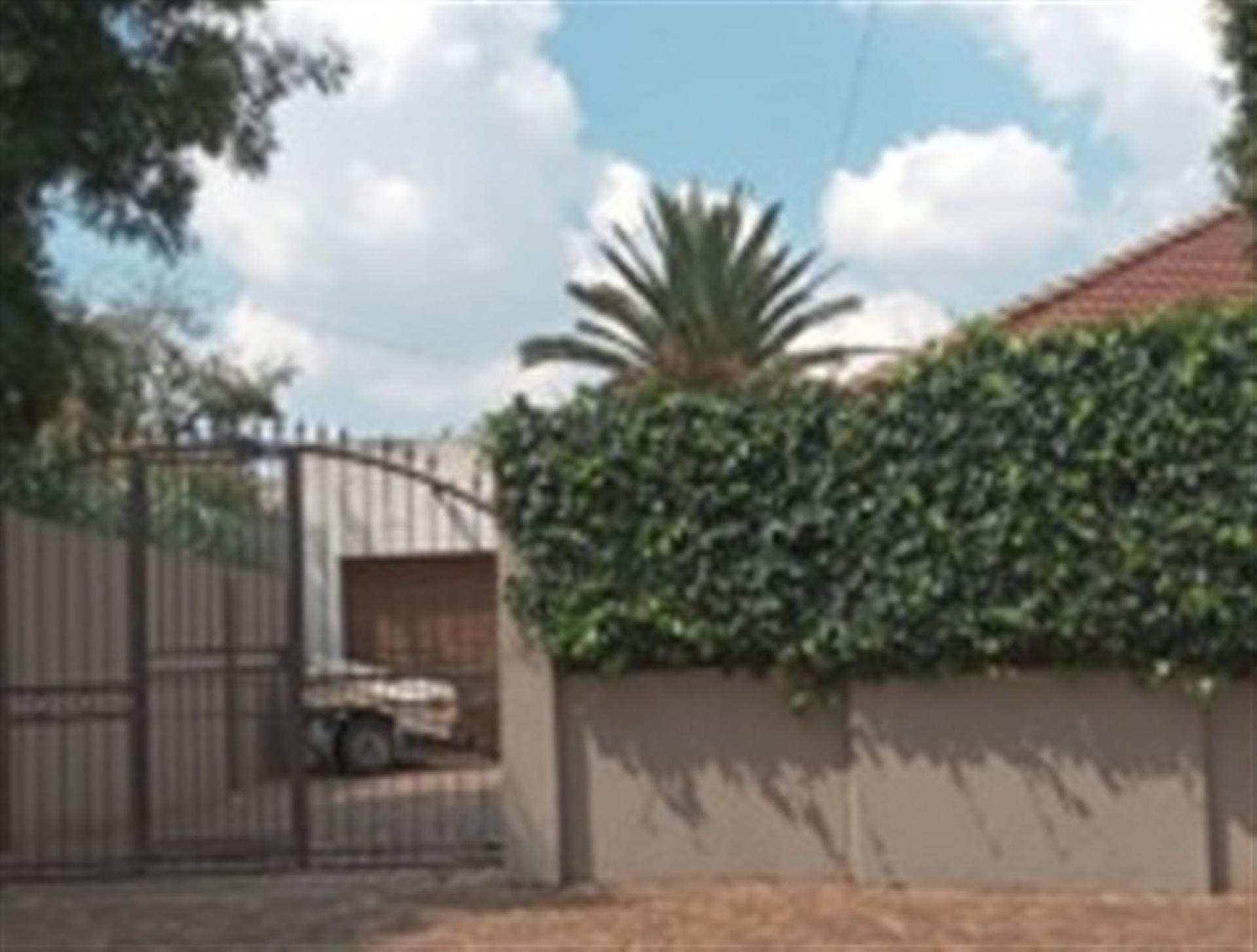 Front View of property in Primrose