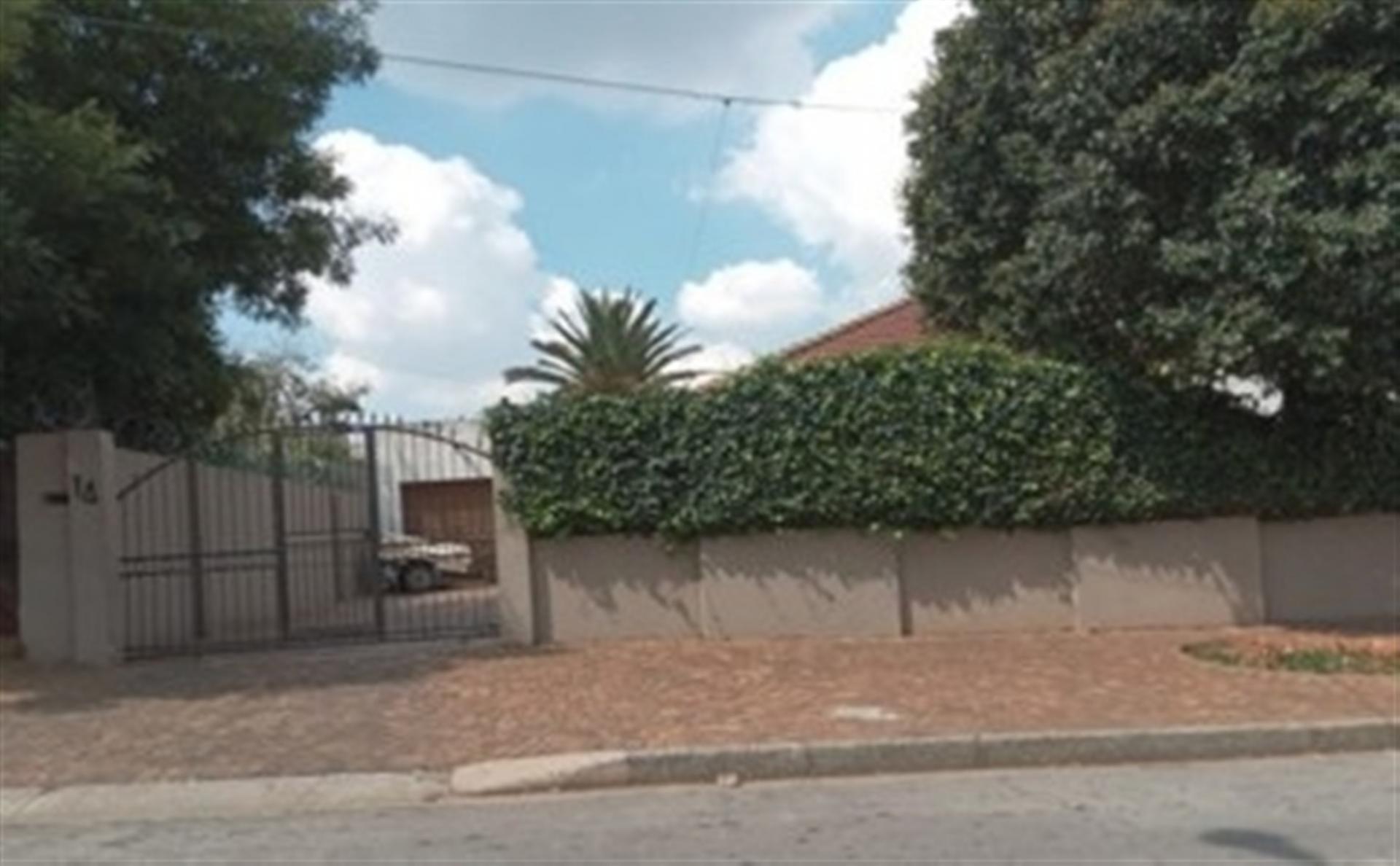 Front View of property in Primrose