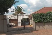 Front View of property in Primrose