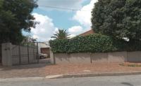 Front View of property in Primrose