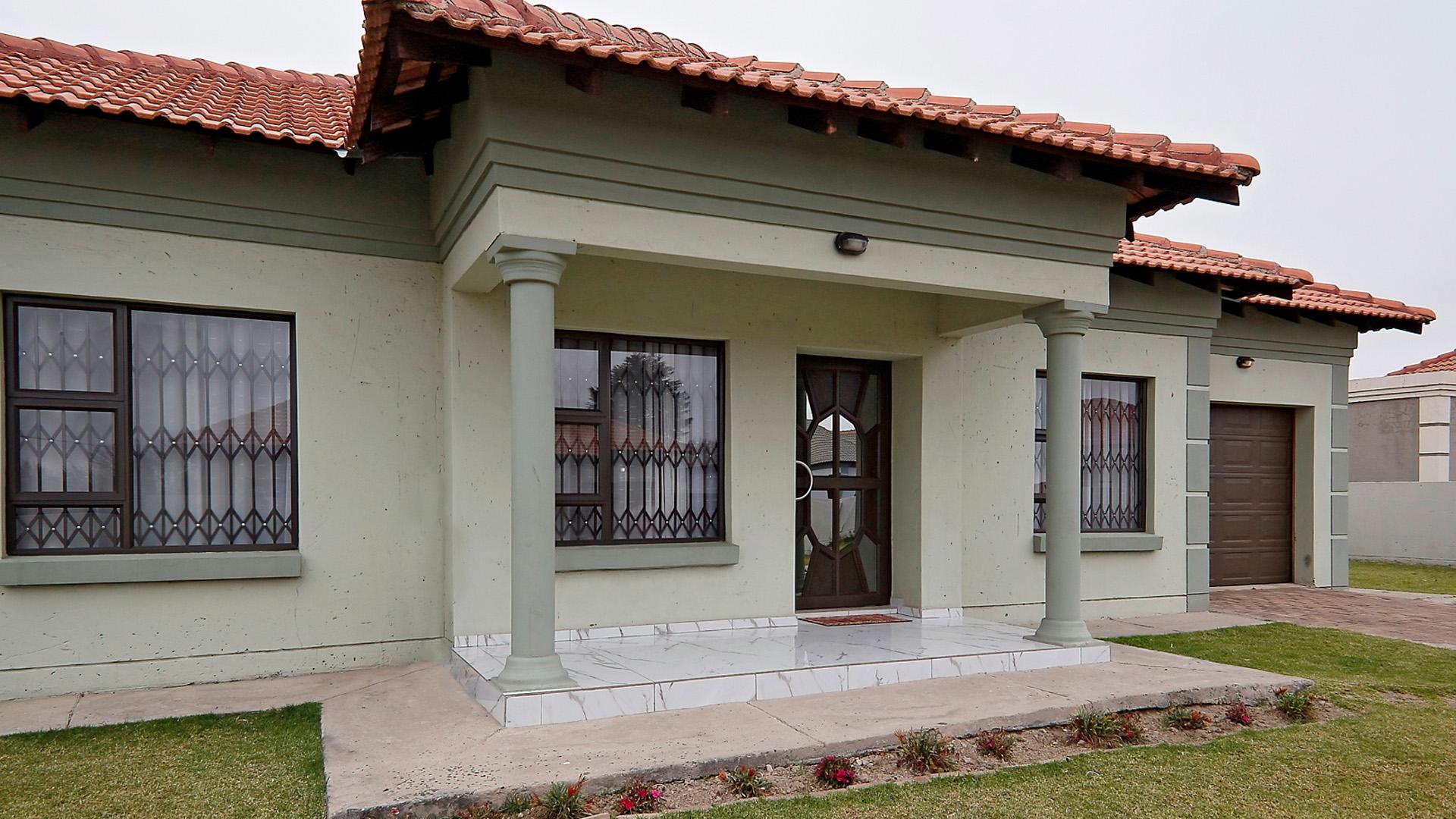Front View of property in Ermelo