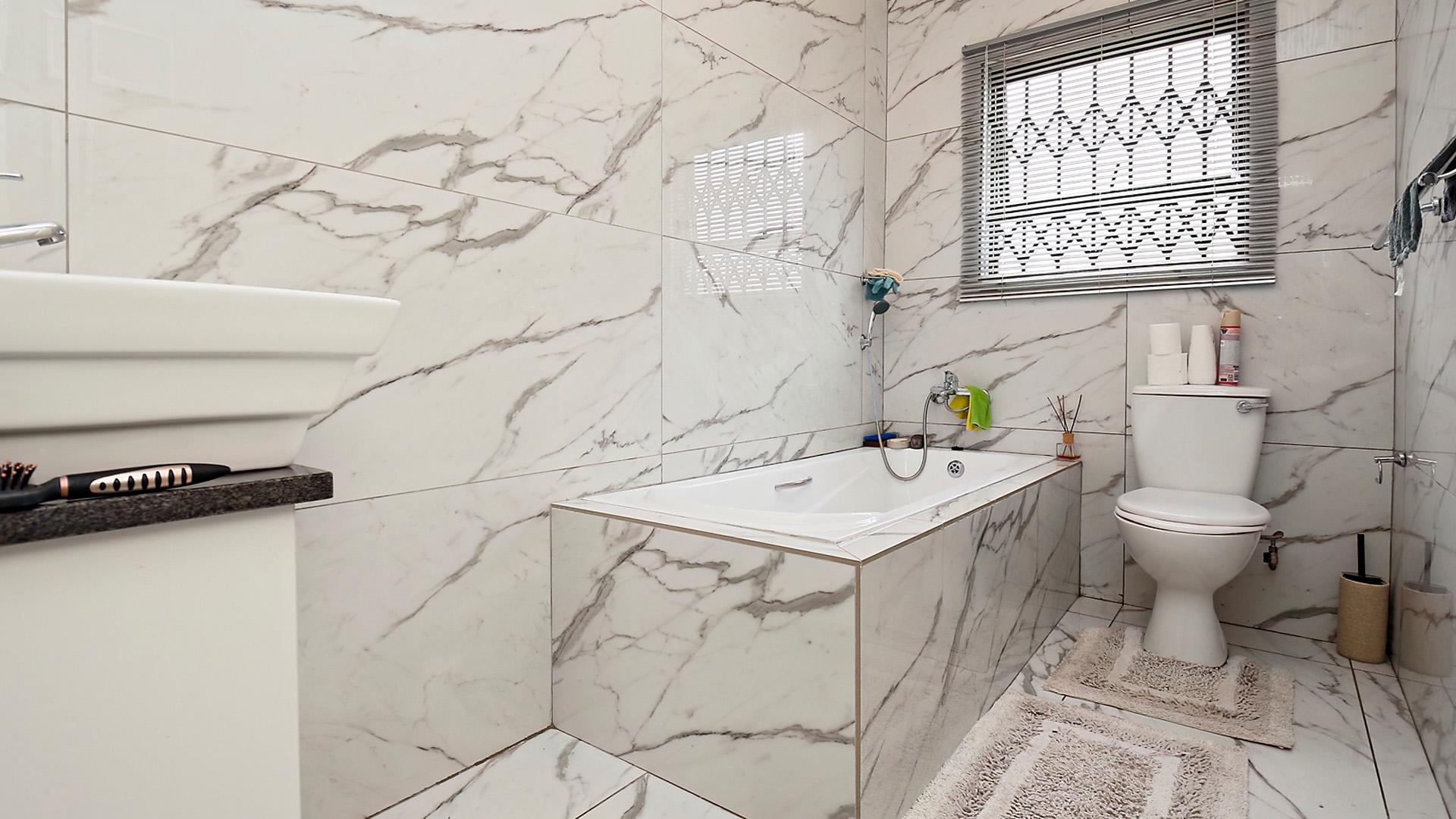 Bathroom 1 of property in Ermelo