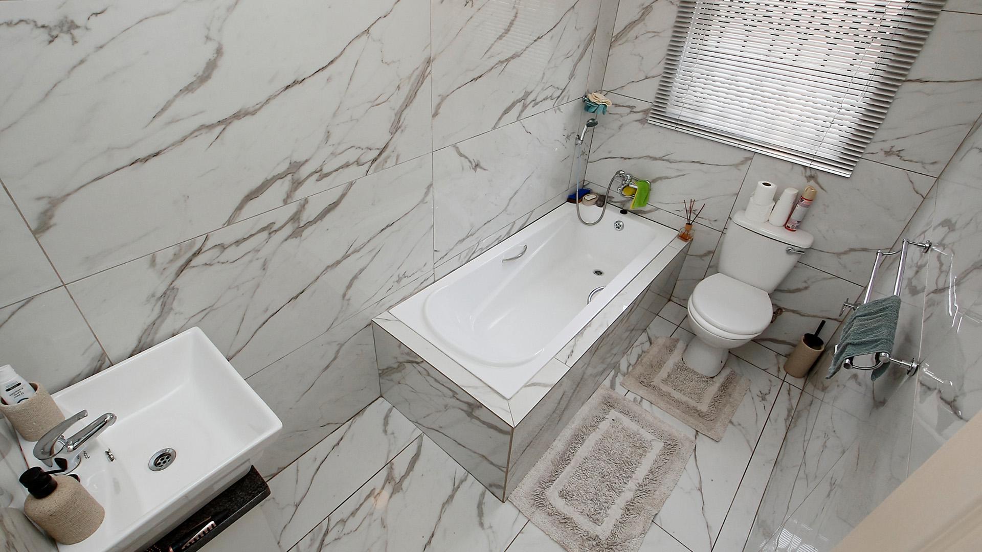 Bathroom 1 of property in Ermelo