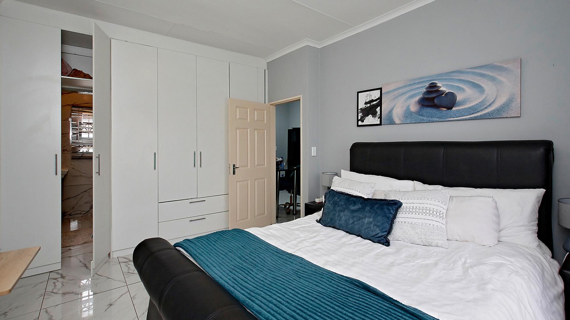 Main Bedroom of property in Ermelo