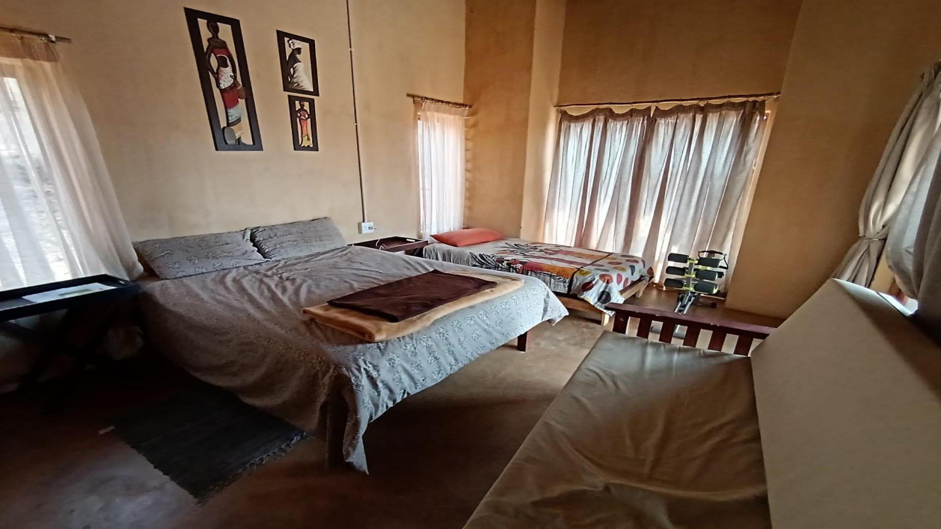 Bed Room 1 of property in Mashishing