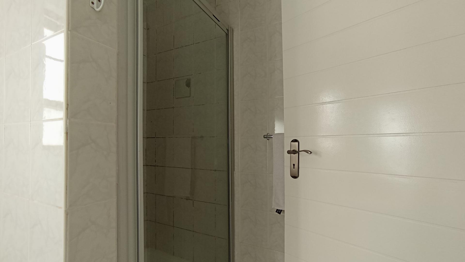 Bathroom 1 - 8 square meters of property in Northcliff