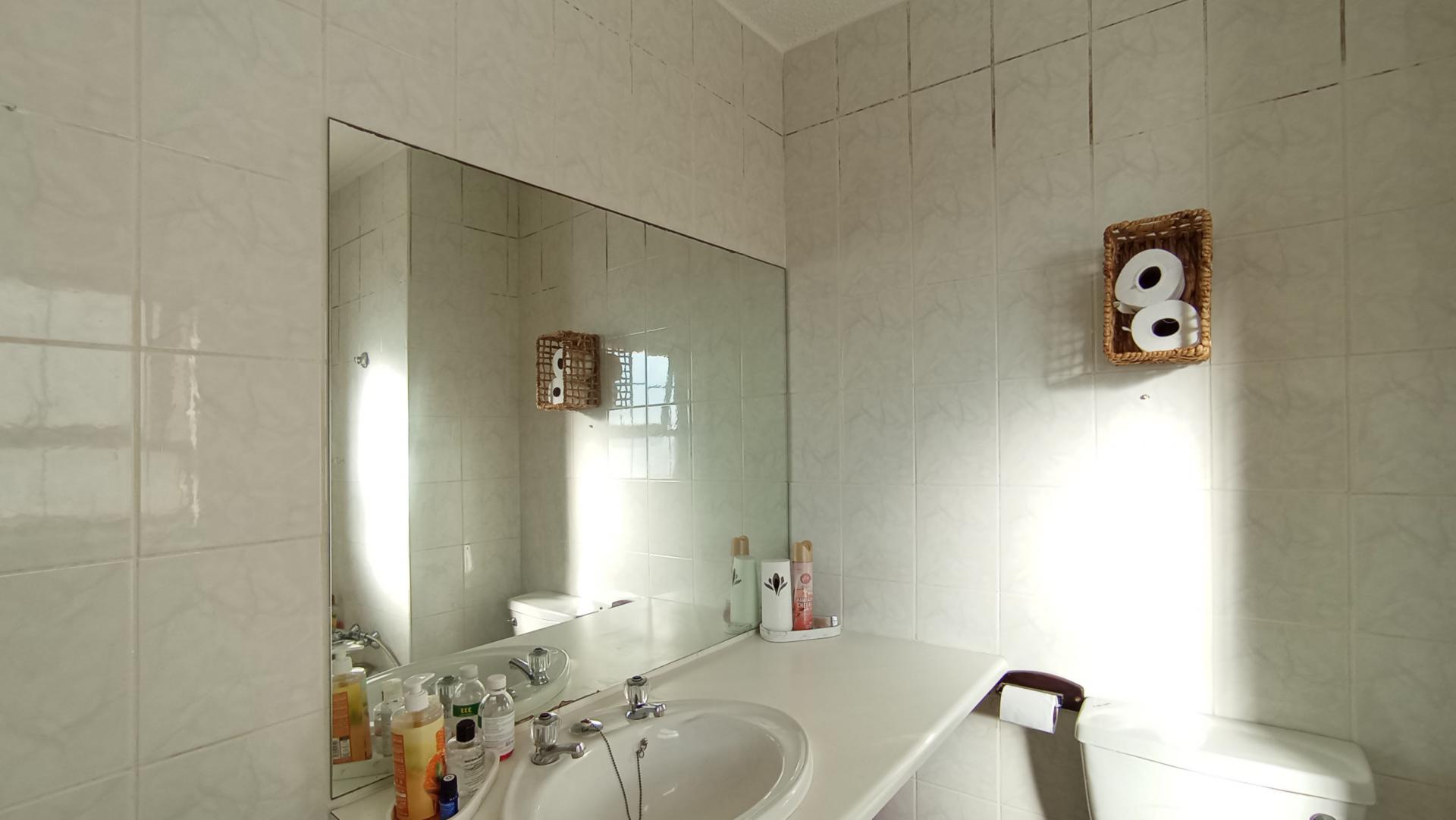 Bathroom 1 - 8 square meters of property in Northcliff