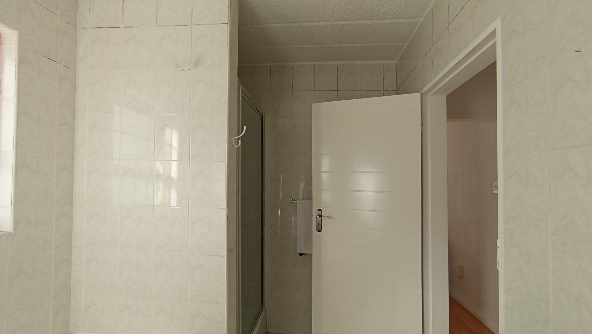 Bathroom 1 - 8 square meters of property in Northcliff