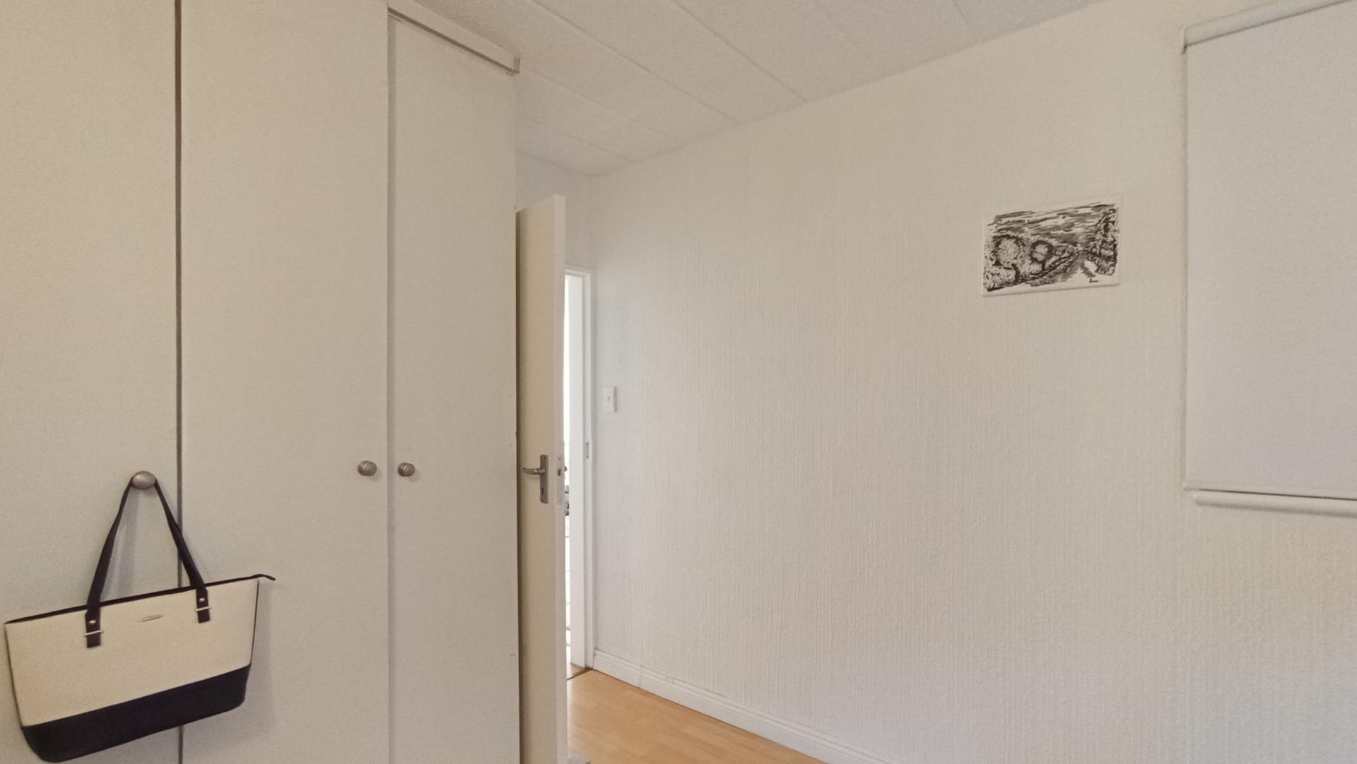 Bed Room 2 - 12 square meters of property in Northcliff