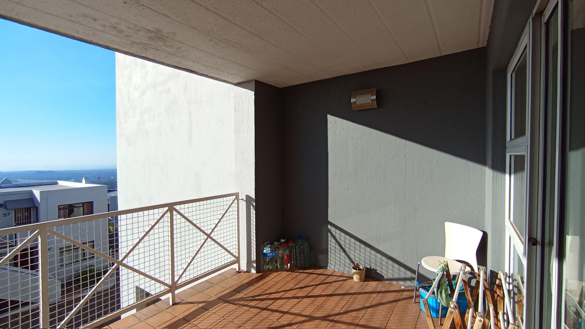 Balcony - 13 square meters of property in Northcliff