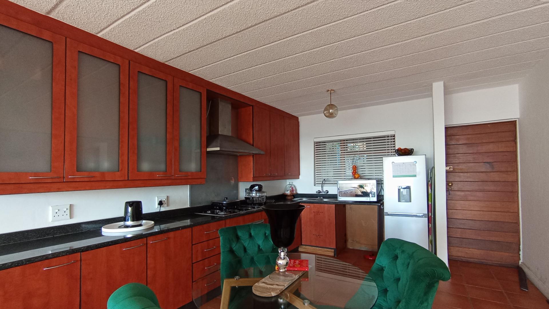 Kitchen - 17 square meters of property in Northcliff