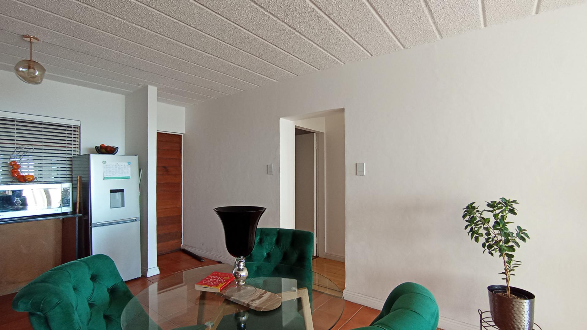 Kitchen - 17 square meters of property in Northcliff