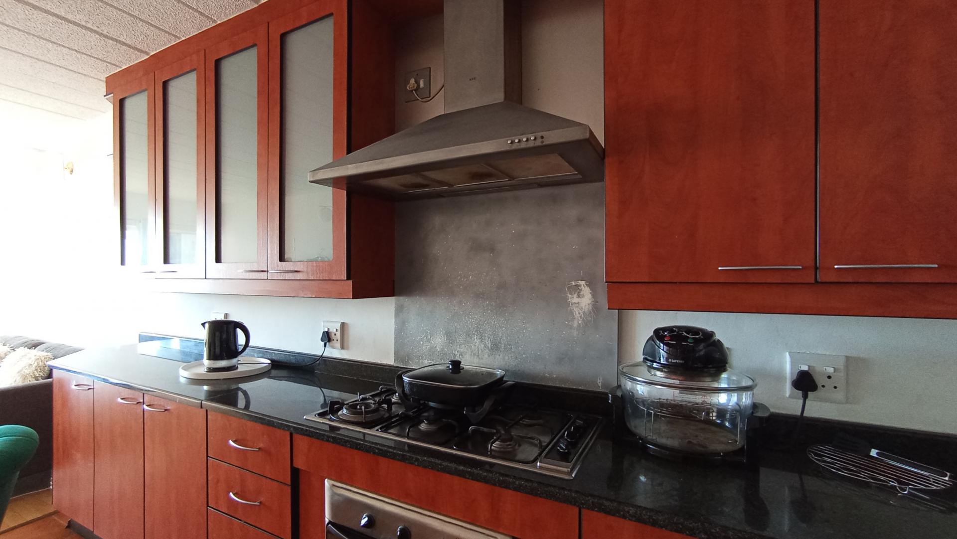 Kitchen - 17 square meters of property in Northcliff