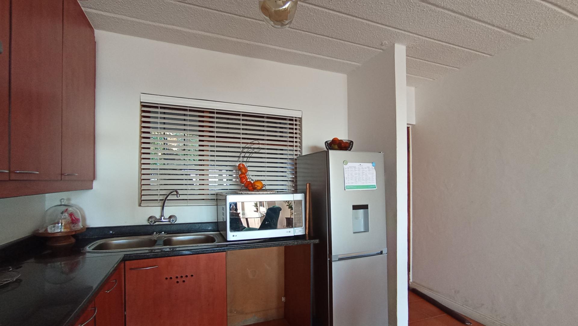 Kitchen - 17 square meters of property in Northcliff