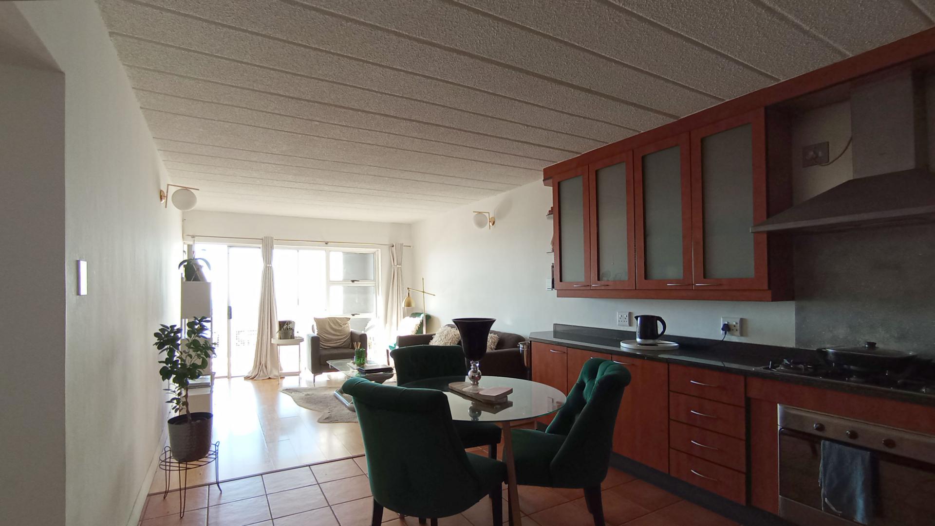 Kitchen - 17 square meters of property in Northcliff