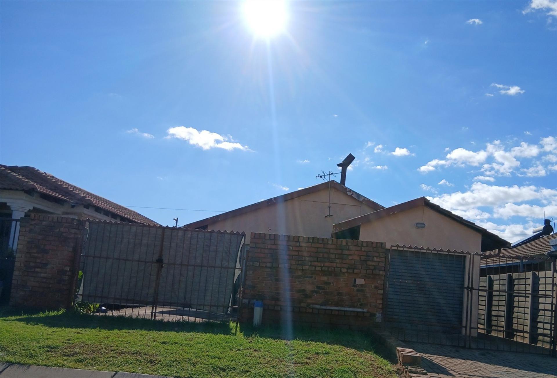 Front View of property in Daveyton