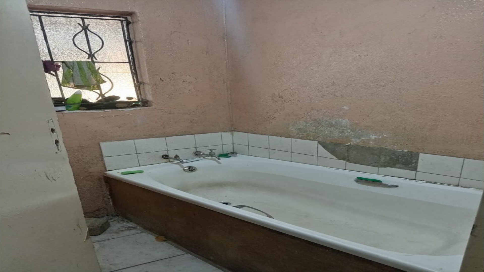 Bathroom 1 of property in Ebony Park