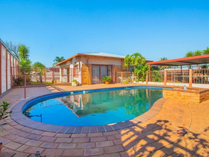 3 Bedroom House for Sale For Sale in Crosby - MR680828