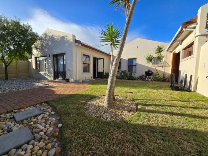 4 Bedroom House for Sale For Sale in Table View - MR680829