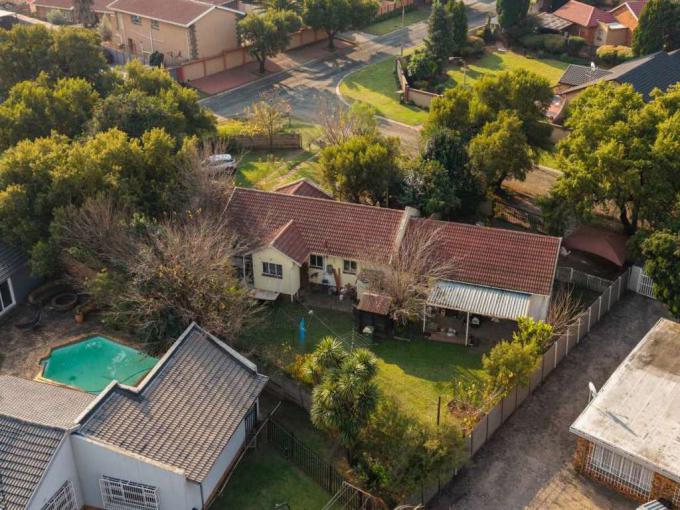 3 Bedroom House for Sale For Sale in Brackendowns - MR680831