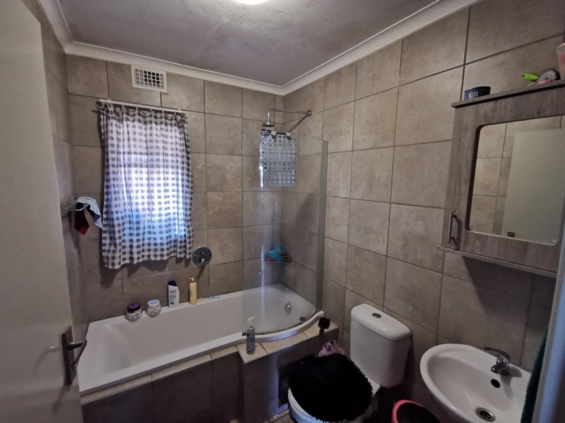  of property in Montana Tuine