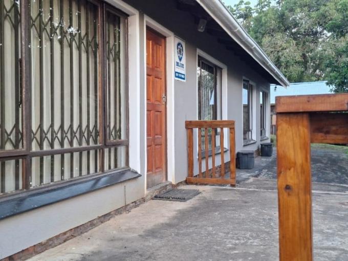 3 Bedroom House for Sale For Sale in Amanzimtoti  - MR680836