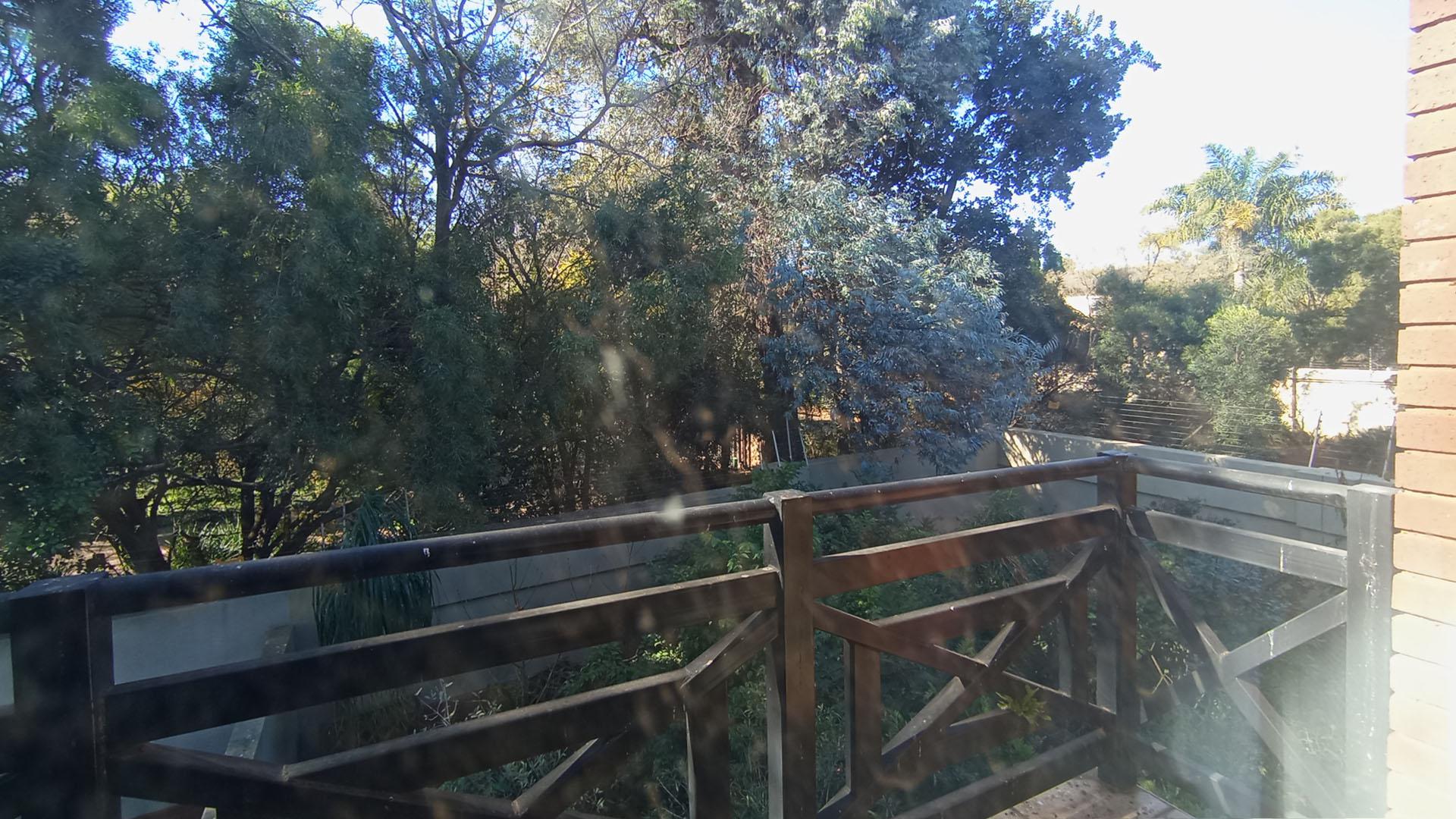 Balcony - 6 square meters of property in Pretorius Park