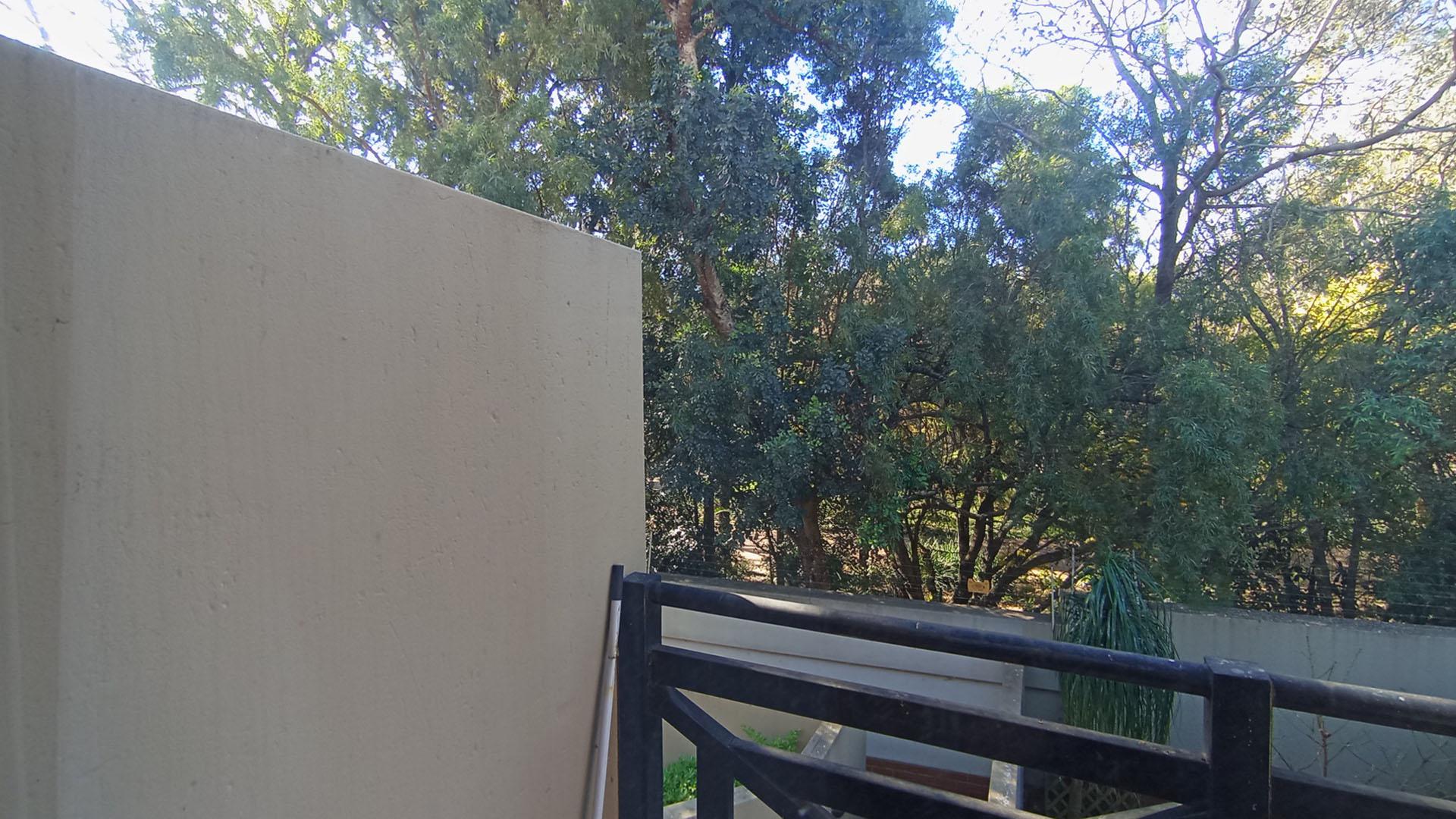 Balcony - 6 square meters of property in Pretorius Park